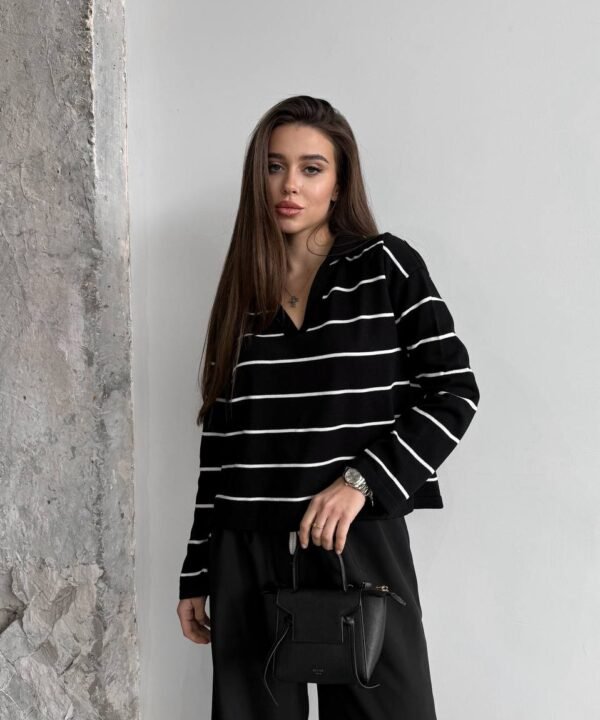 Juodas megztinis Silo