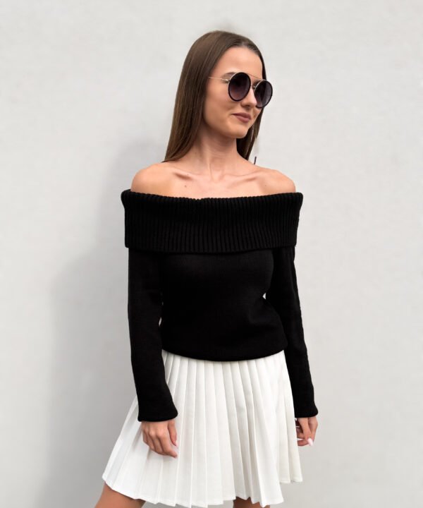 Uno juodas megztinis