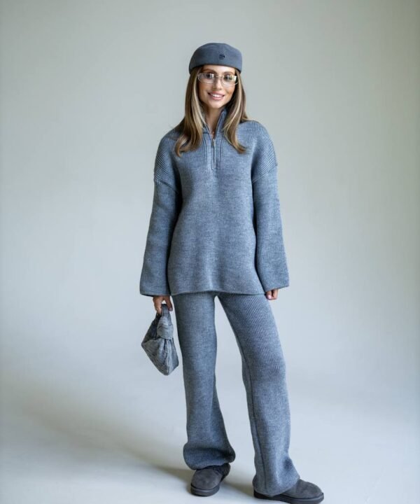 Pilkas kostiumėlis Niko