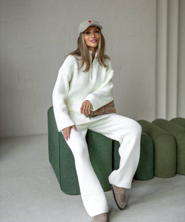 Niko baltas kostiumėlis