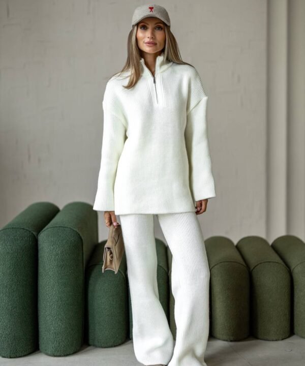 Baltas kostiumėlis Niko