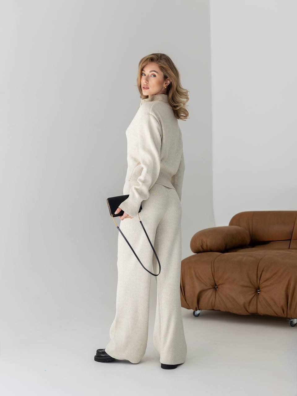 Velo kreminis kostiumėlis - Image 4