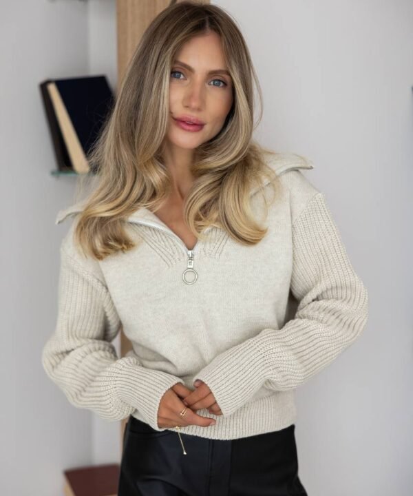 Kreminis megztinis Sora