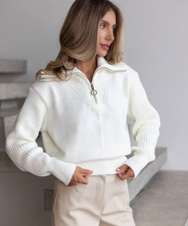 Baltas megztinis Sora