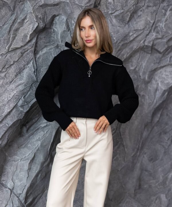 Juodas megztinis Sora