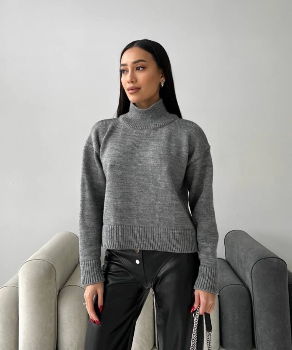 Pilkas megztinis Moko