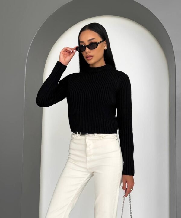 Juodas megztinis Arco