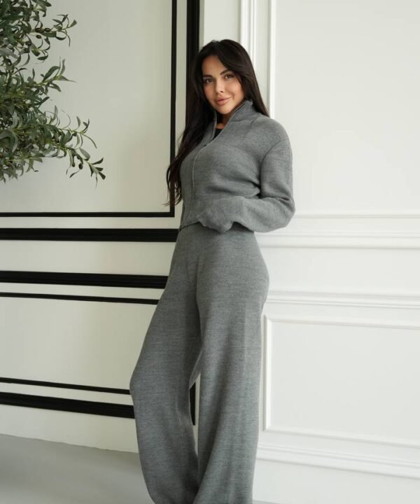 Pilkas kostiumėlis Velo