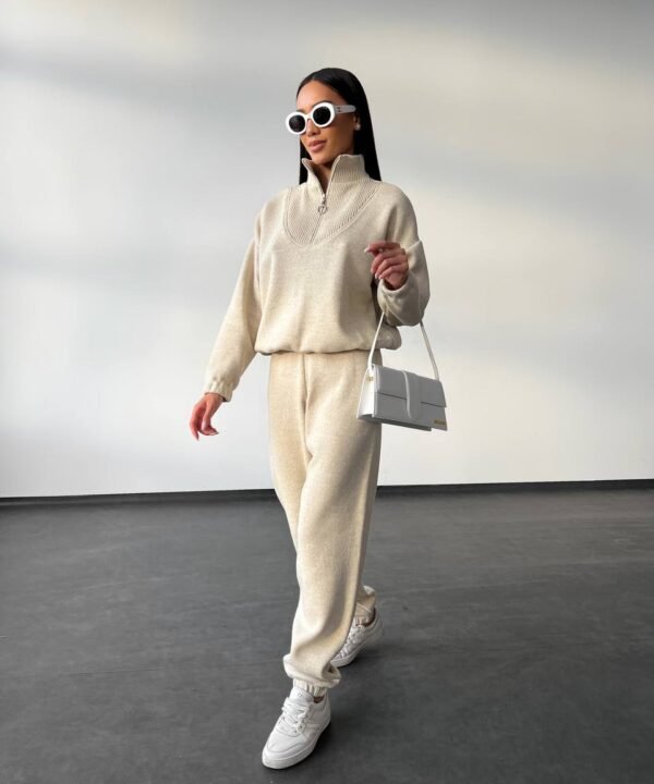 Kreminis kostiumėlis Kiko