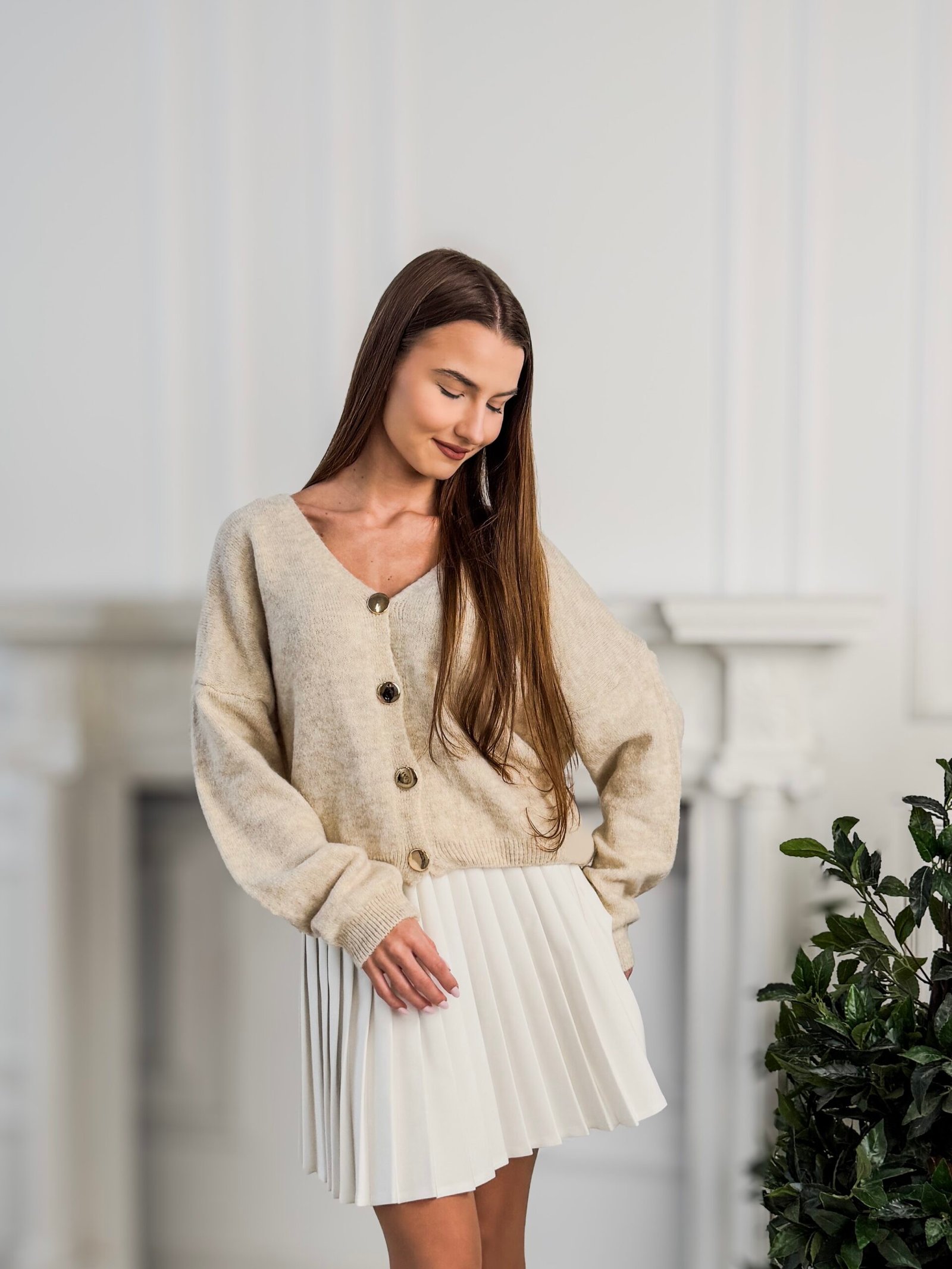 Mara kreminis megztinis su sagomis